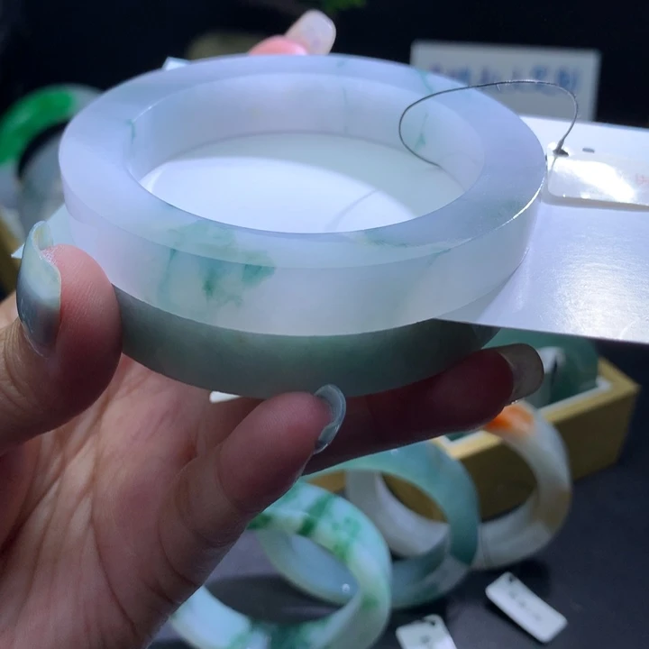 定制翡翠未镶嵌翡翠手镯