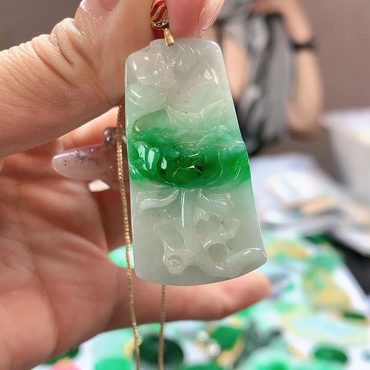 翡翠18K金镶嵌颈饰翡翠