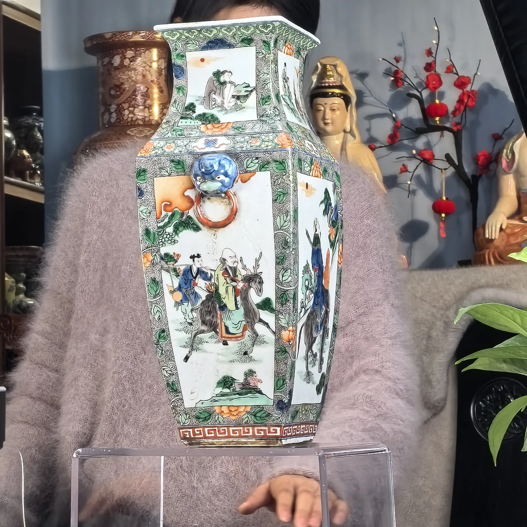 清 五彩人物故事开窗双兽头四方瓶