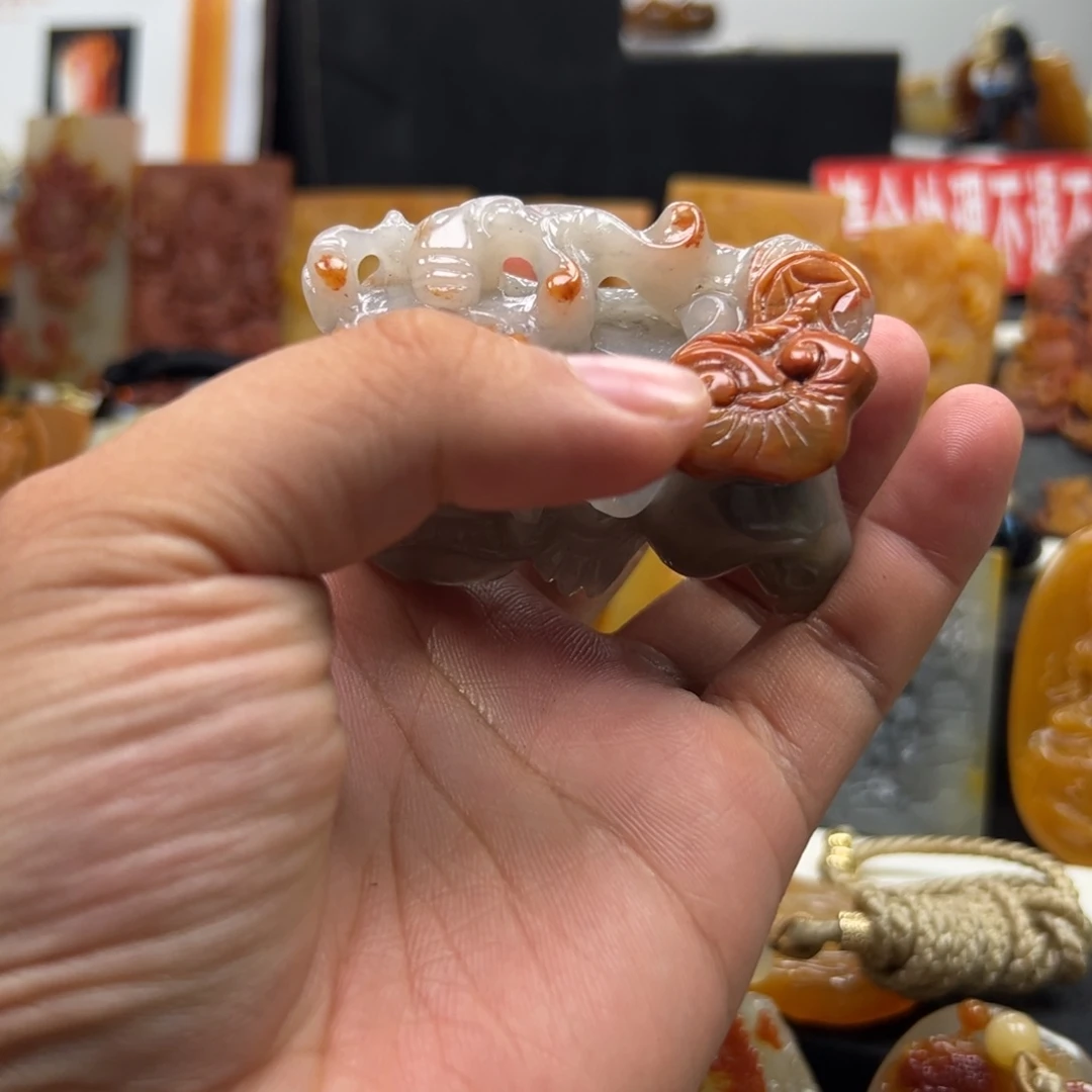 未镶嵌石英质玉（黄龙玉）多样性发货，发其一