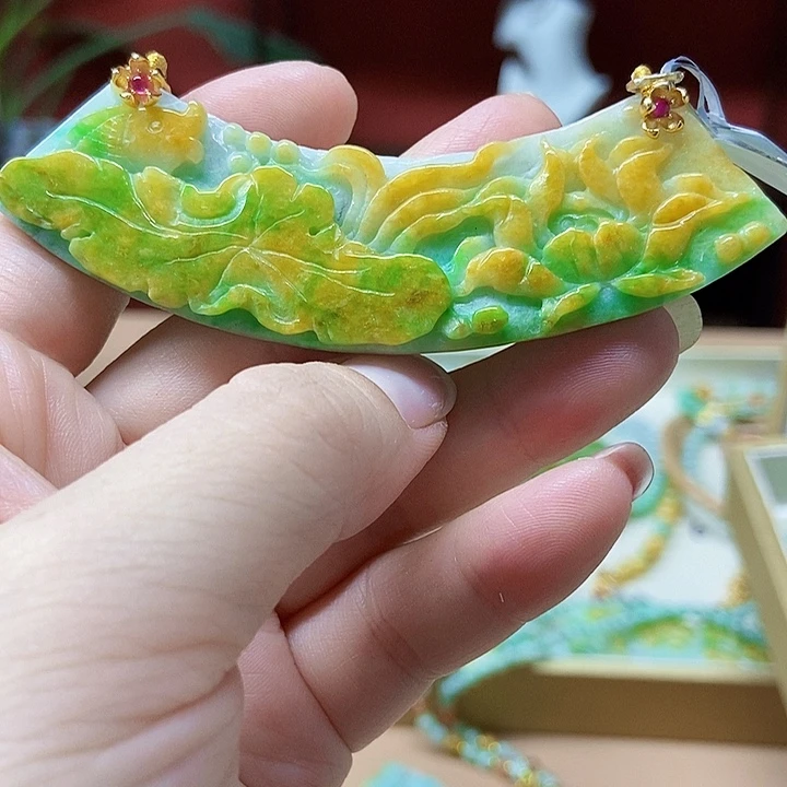 翡翠未镶嵌颈饰吊坠