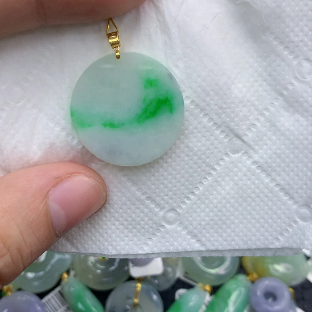 颈饰18K金镶嵌翡翠