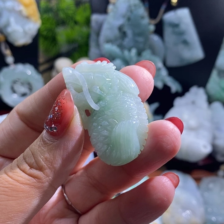 【闪购商品】颈饰未镶嵌翡翠龙鱼