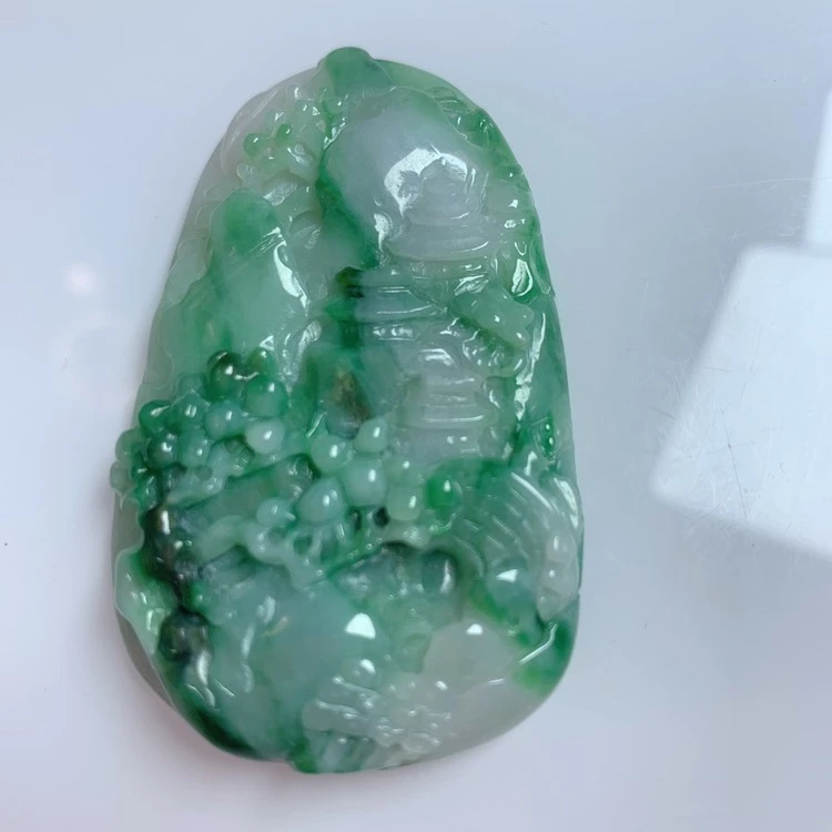 天然翡翠A货无滤镜实拍飘辣阳绿山水吊坠一件