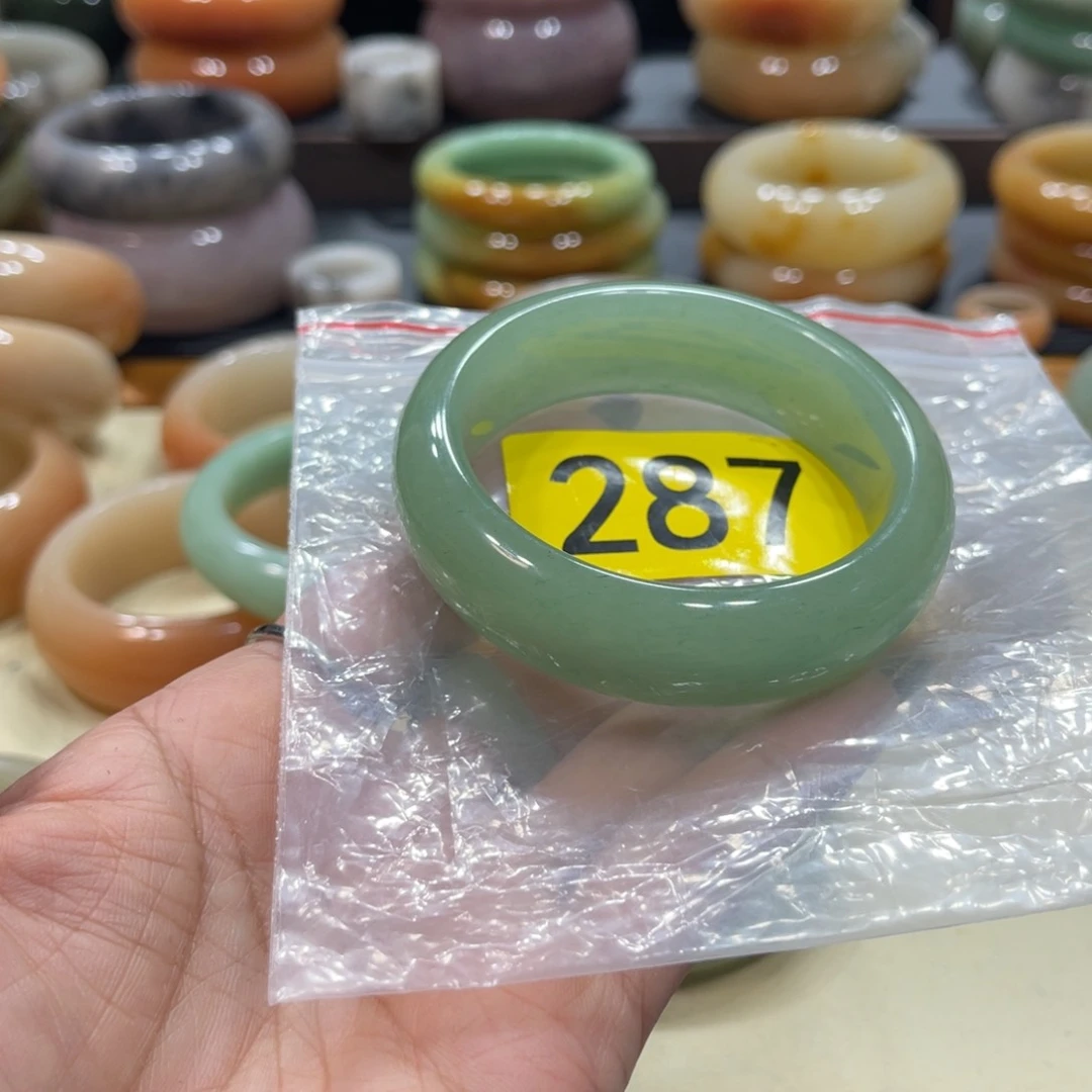 未镶嵌手镯石英岩玉李*