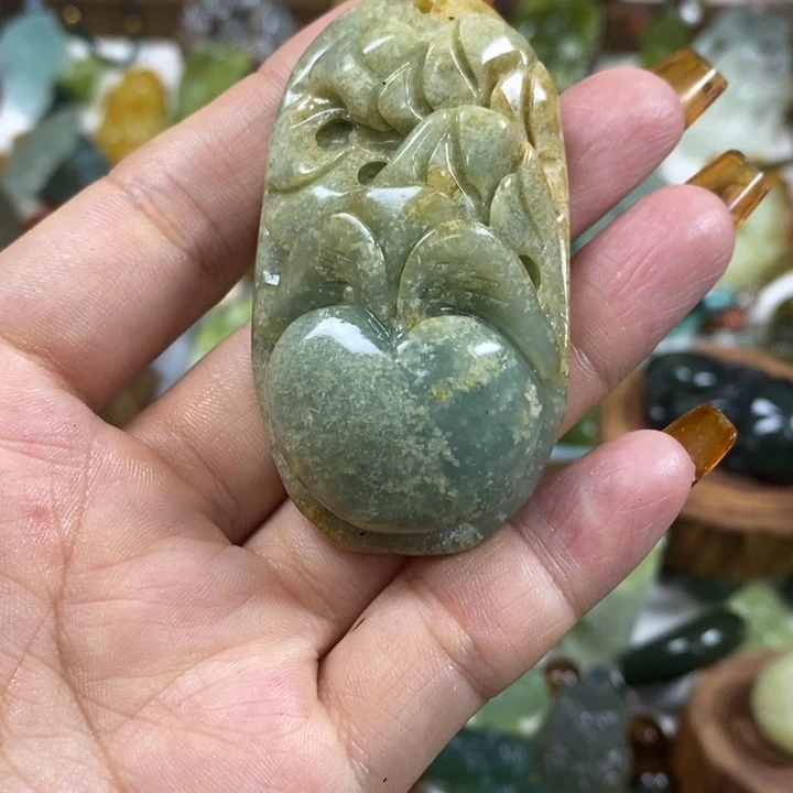 未镶嵌蛇纹石玉吊坠