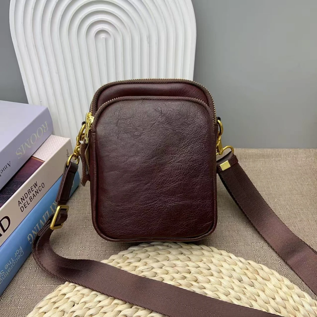 手机包光面存折位三层男士手机包竖款斜跨包慵懒风5023