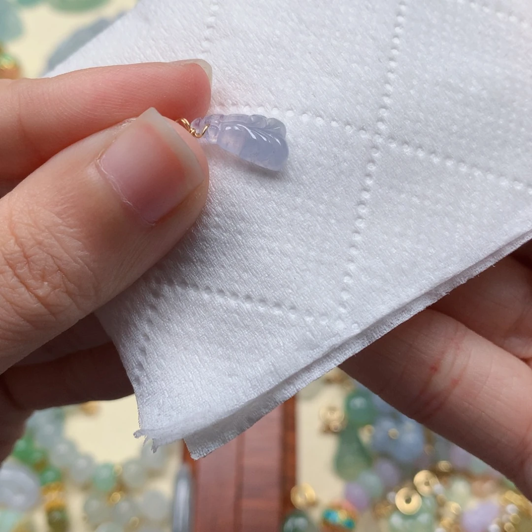 翡翠未镶嵌颈饰是