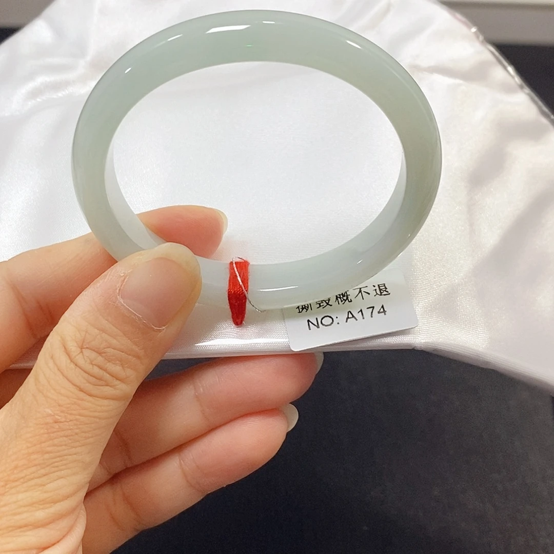 翡翠未镶嵌手镯（贵妃镯）手镯