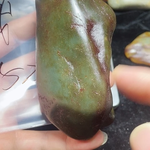颈饰未镶嵌和田玉（糖玉）