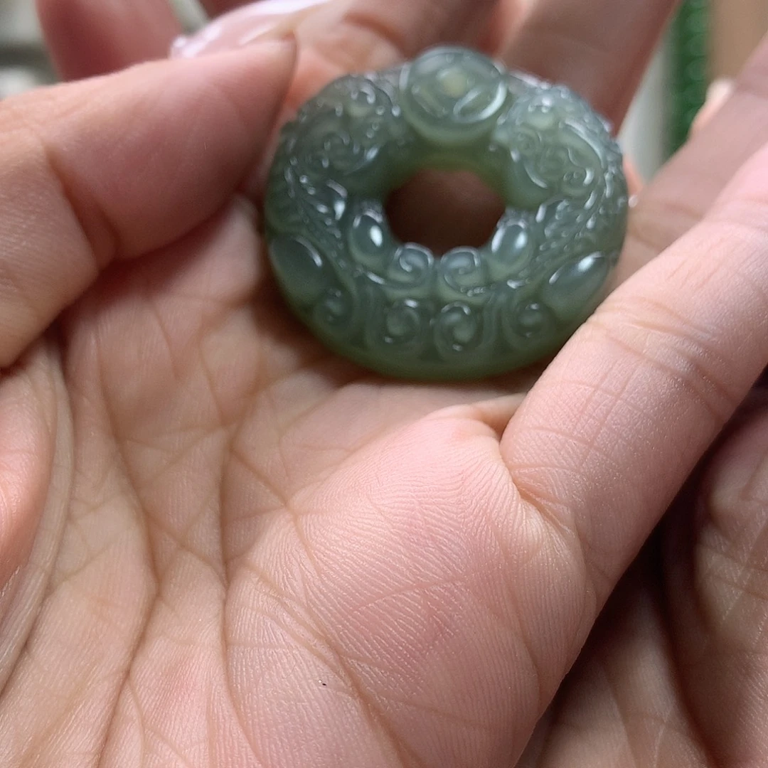 阳***光和田玉未镶嵌颈饰