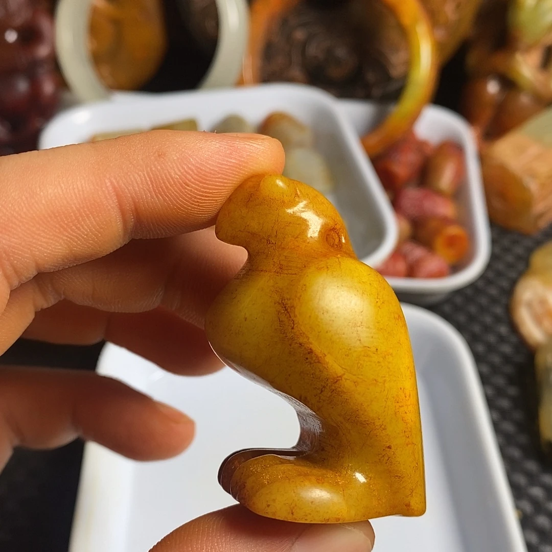 透闪石-蛇纹石玉合金颈饰