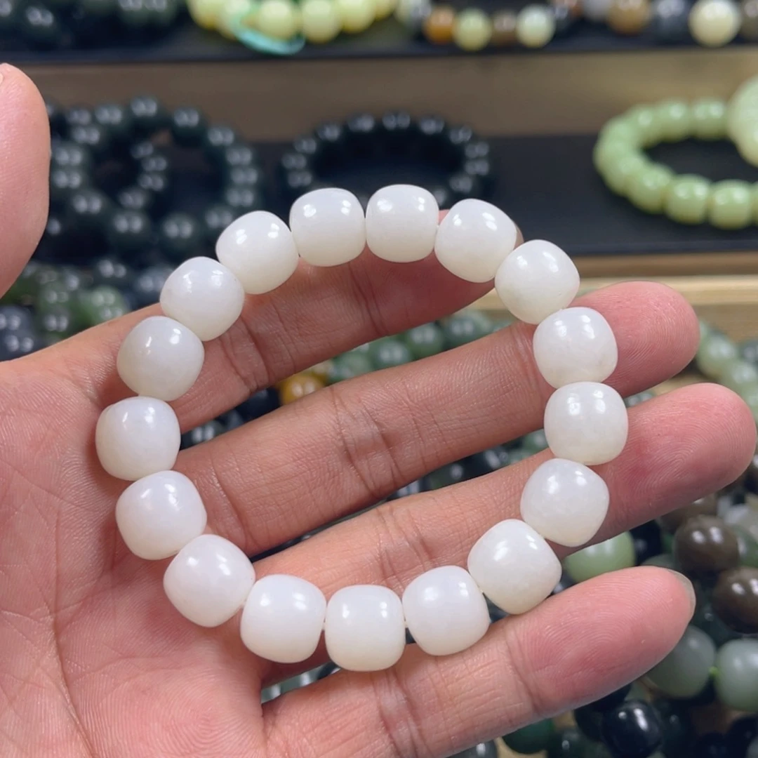 和田玉手串未镶嵌游*?