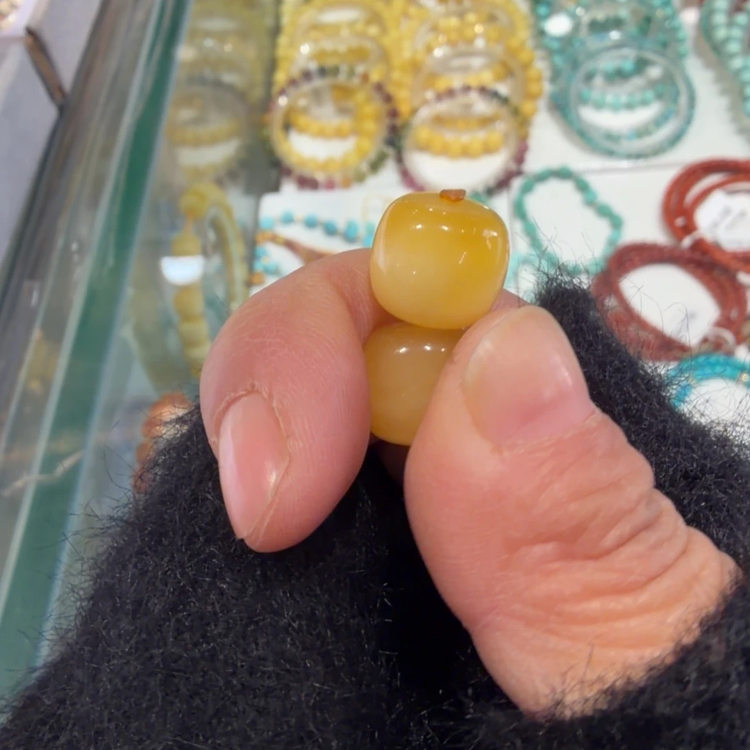 为***候琥珀未镶嵌手链老型