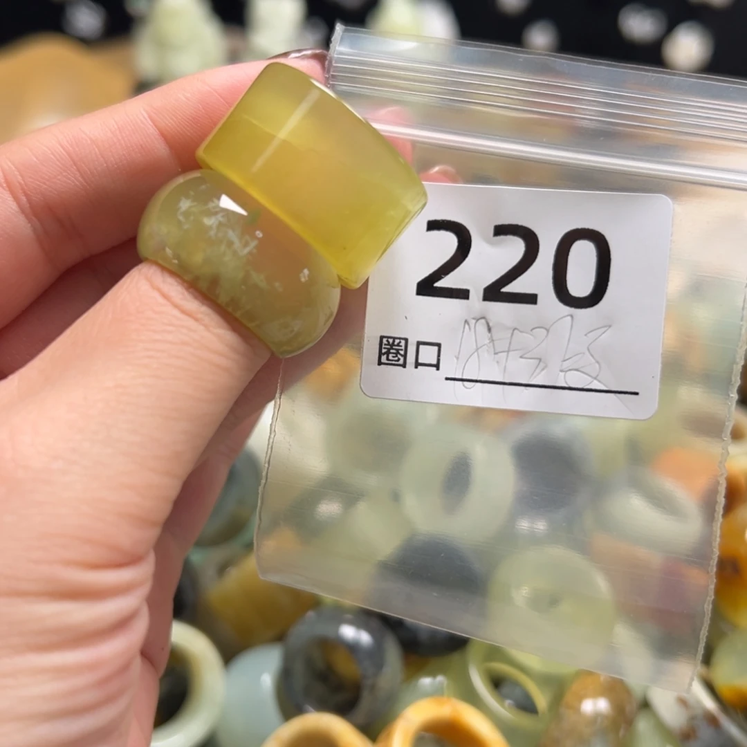 ****.蛇纹石玉未镶嵌戒指