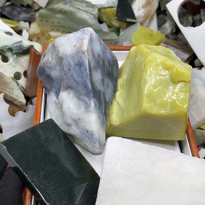 和田玉9K金镶嵌珠宝奇石牛*