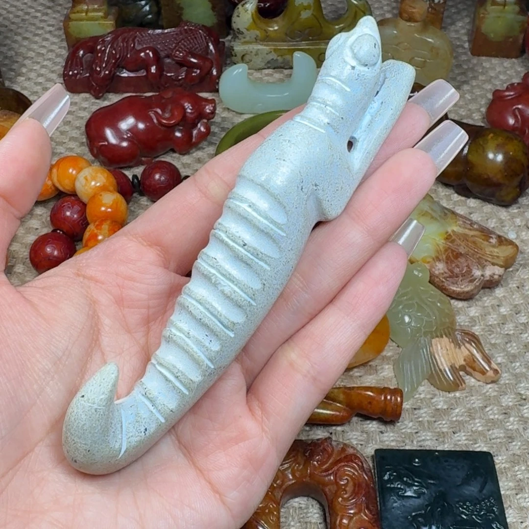 蛇纹石玉未镶嵌颈饰