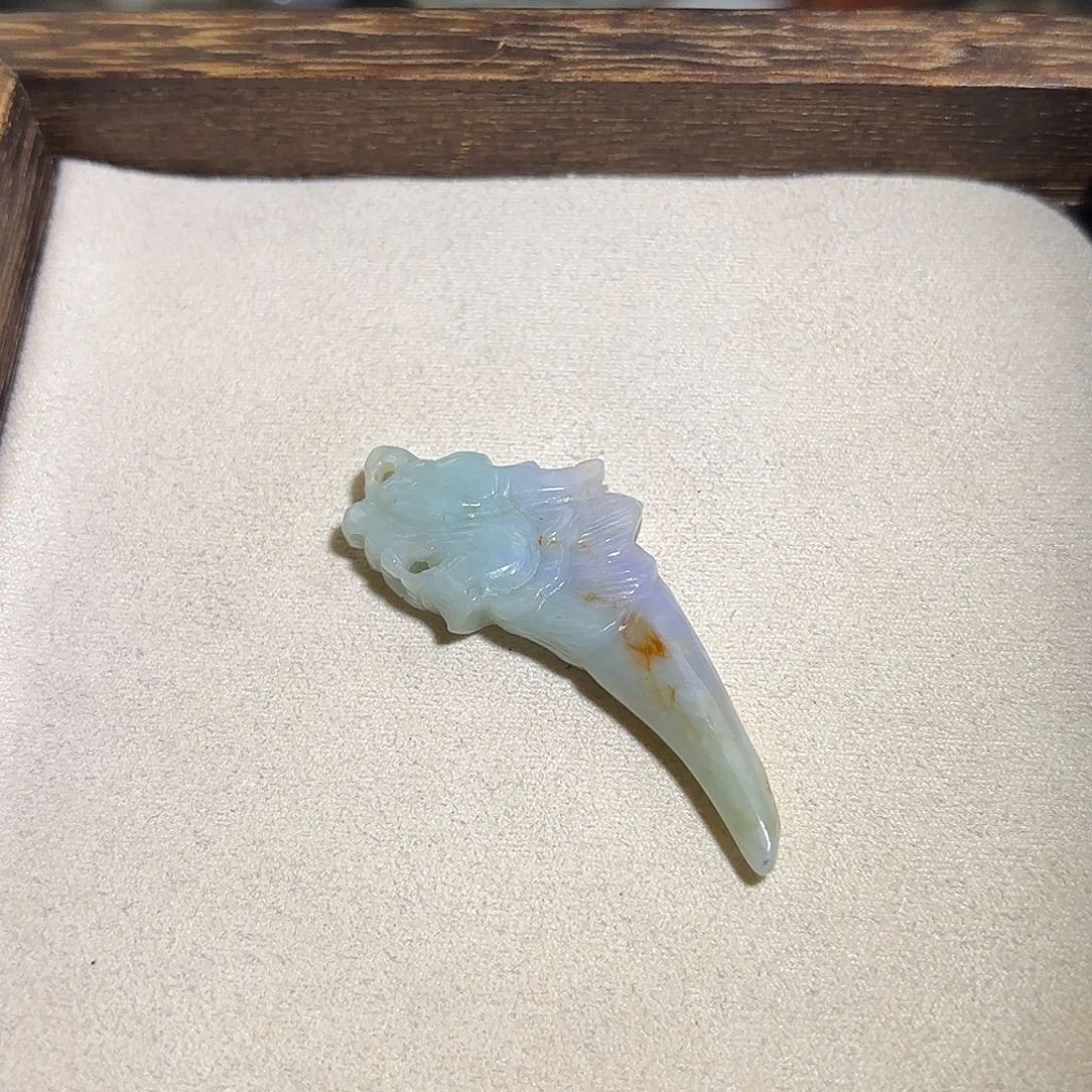 翡翠未镶嵌颈饰儒**戲龙牙