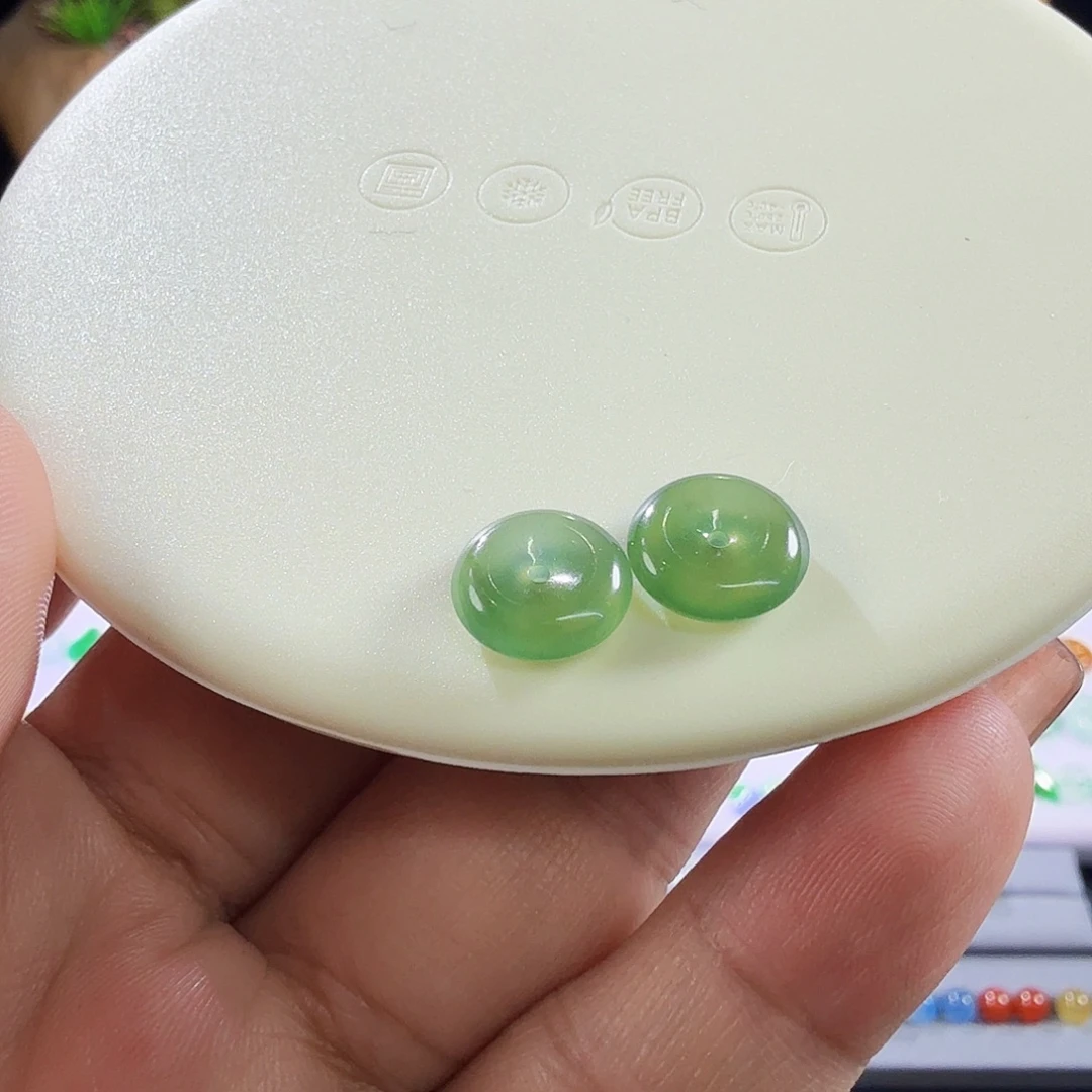 翡翠未镶嵌颈饰裸石