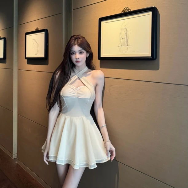 FAY【入夏私语】纯欲风甜美名媛气质带胸垫挂脖连衣裙