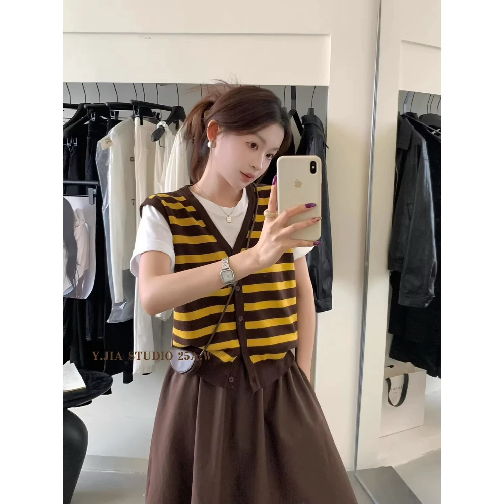 时尚洋气圆领显瘦外穿短袖上衣T恤韩版撞色假两件休闲简约针织衫