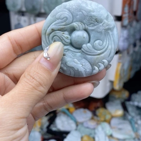 翡翠颈饰未镶嵌翡翠