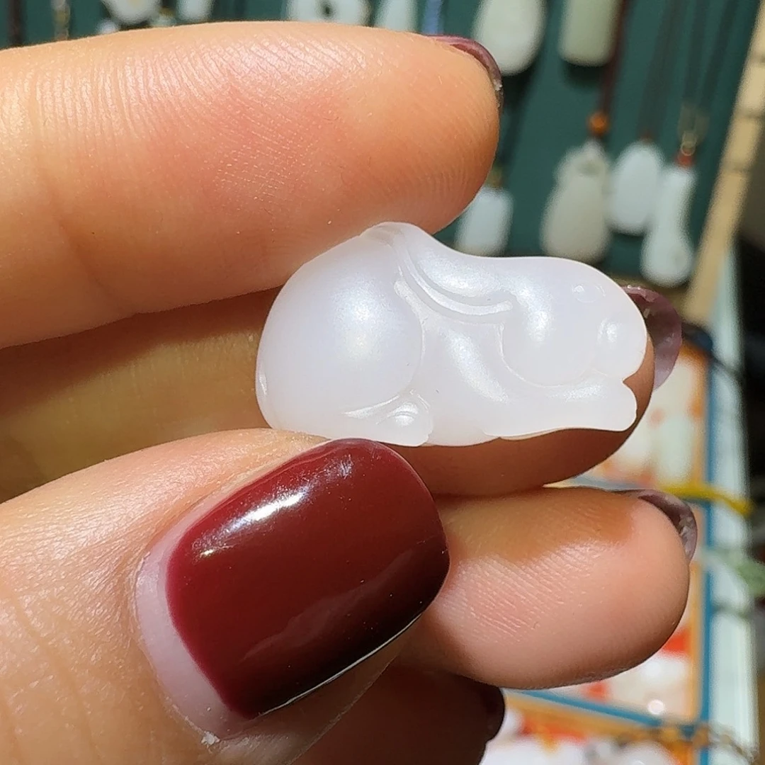 和田玉颈饰未镶嵌人****！