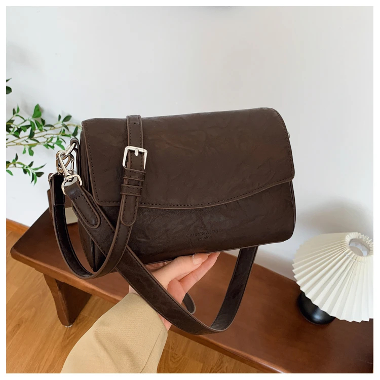 包包女2025新款气质百搭大容量斜挎包女士通勤枕头包时尚单肩包