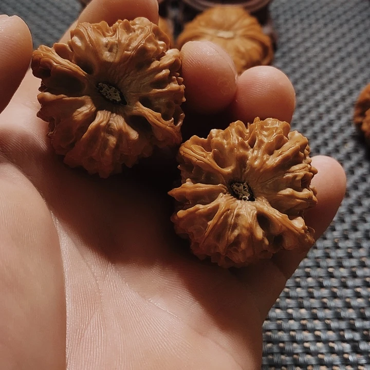 迷***香文玩核桃把件文玩核桃龙门涧