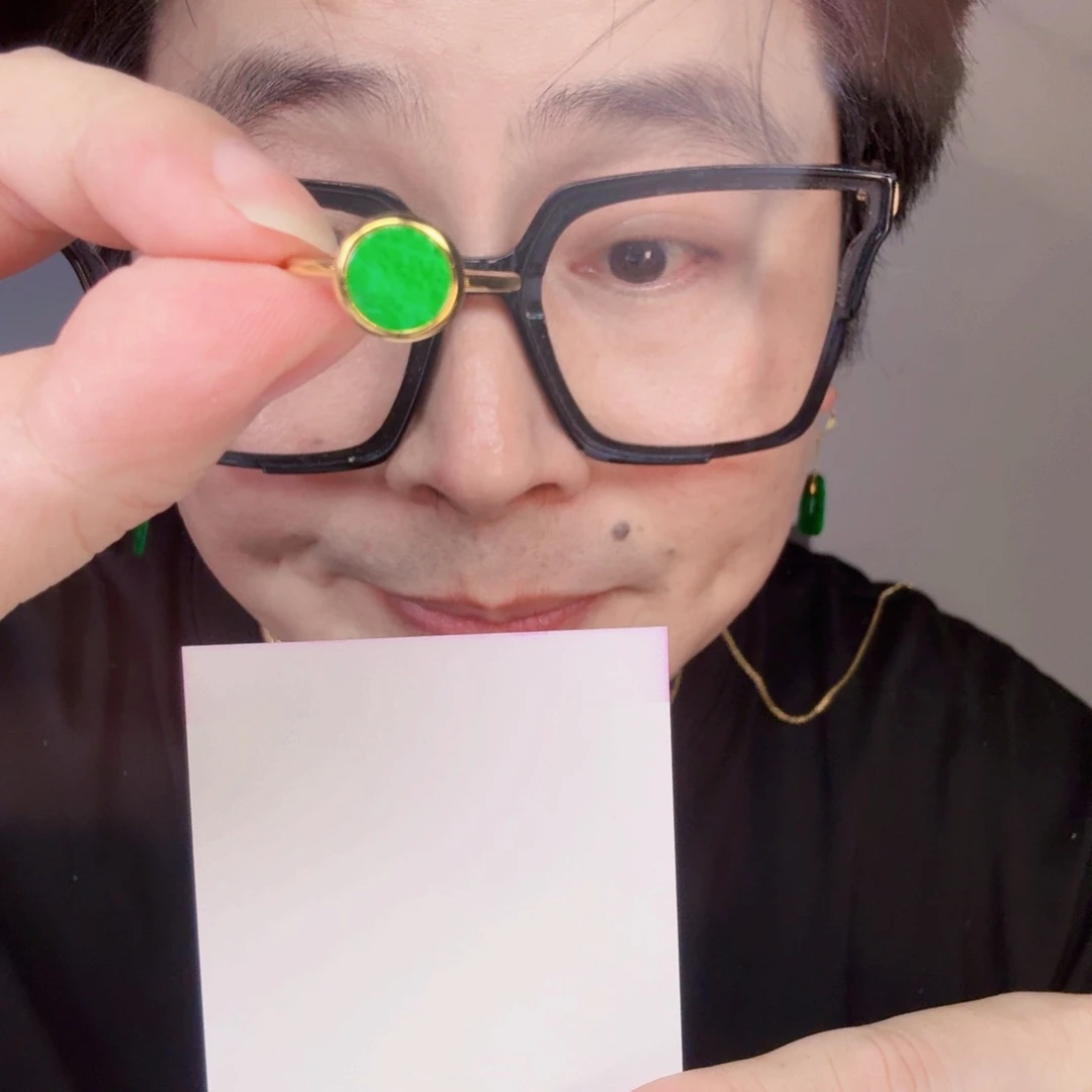 翡翠未镶嵌颈饰一件