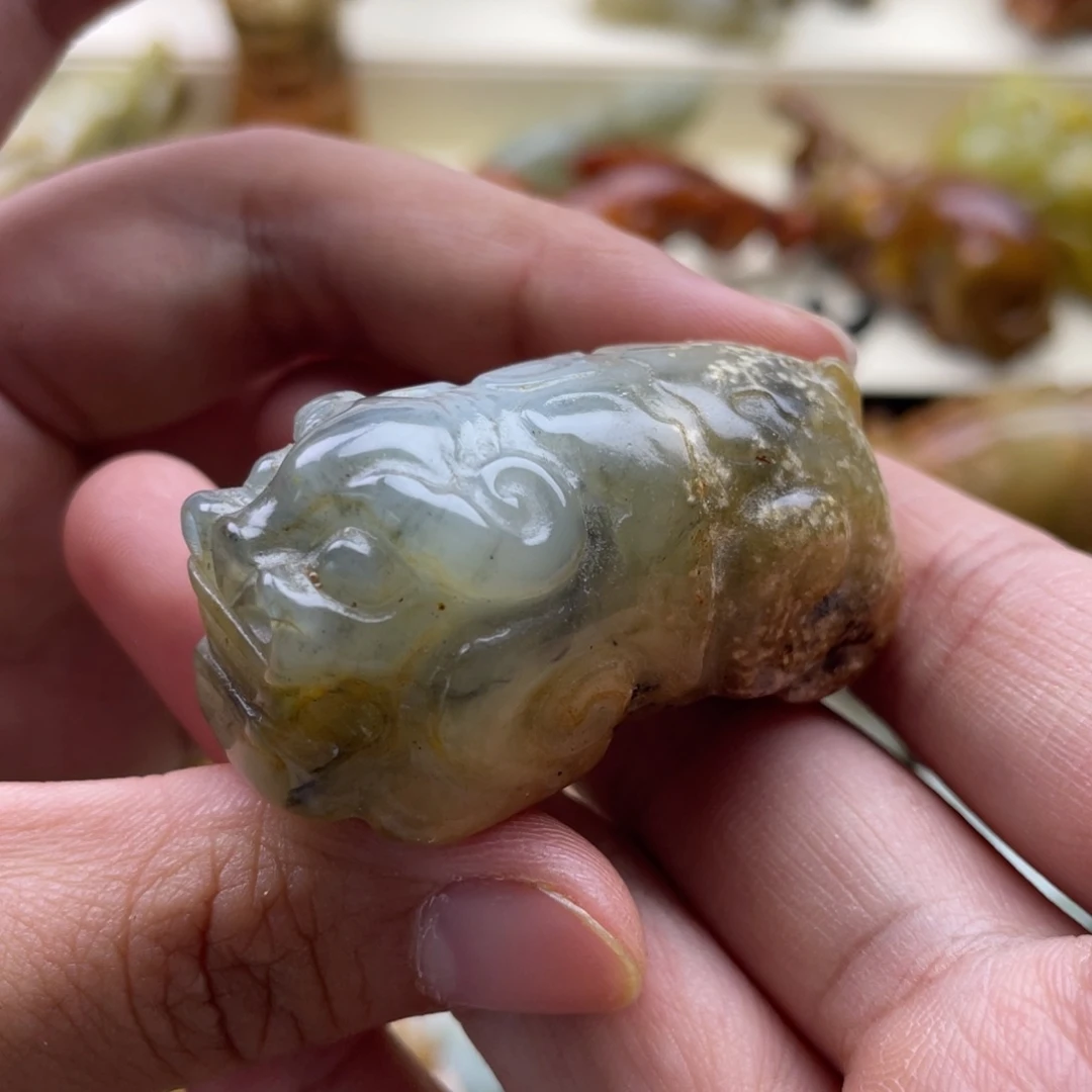 蛇纹石玉未镶嵌颈饰