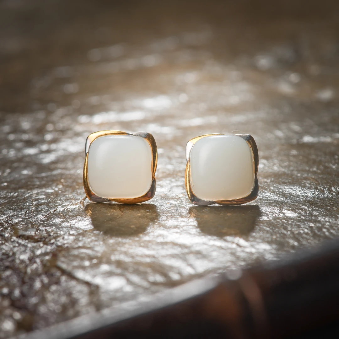 云罄·典藏级和田玉羊脂级老料18K金耳钉AE0336约10*6.3mm