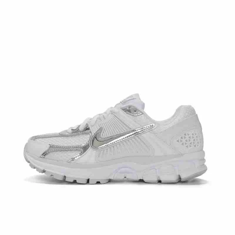 耐克女子W NIKE ZOOM VOMERO 5运动休闲鞋 HF7723100