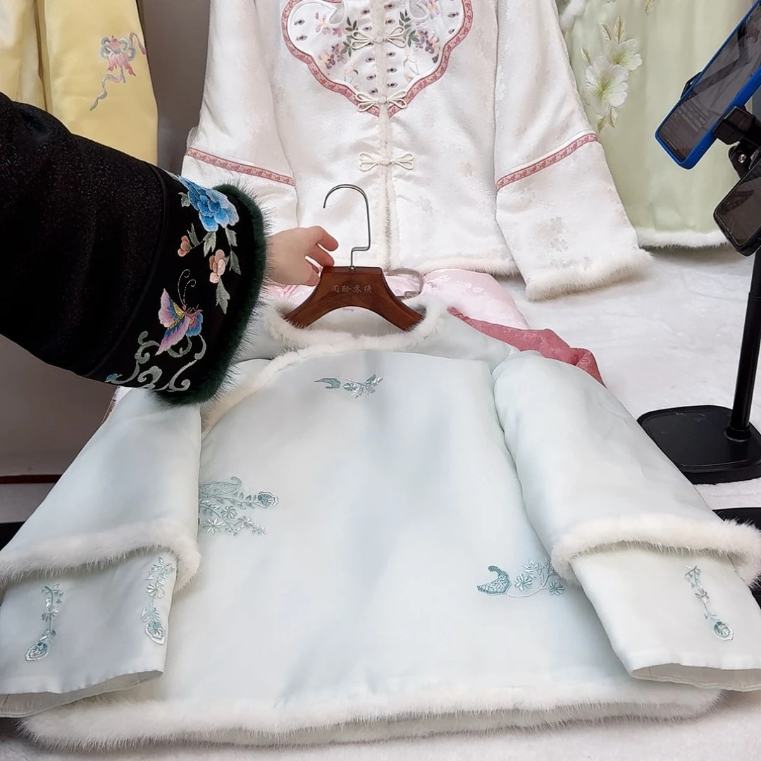 刺绣真丝浅蓝色 叠袖冬款