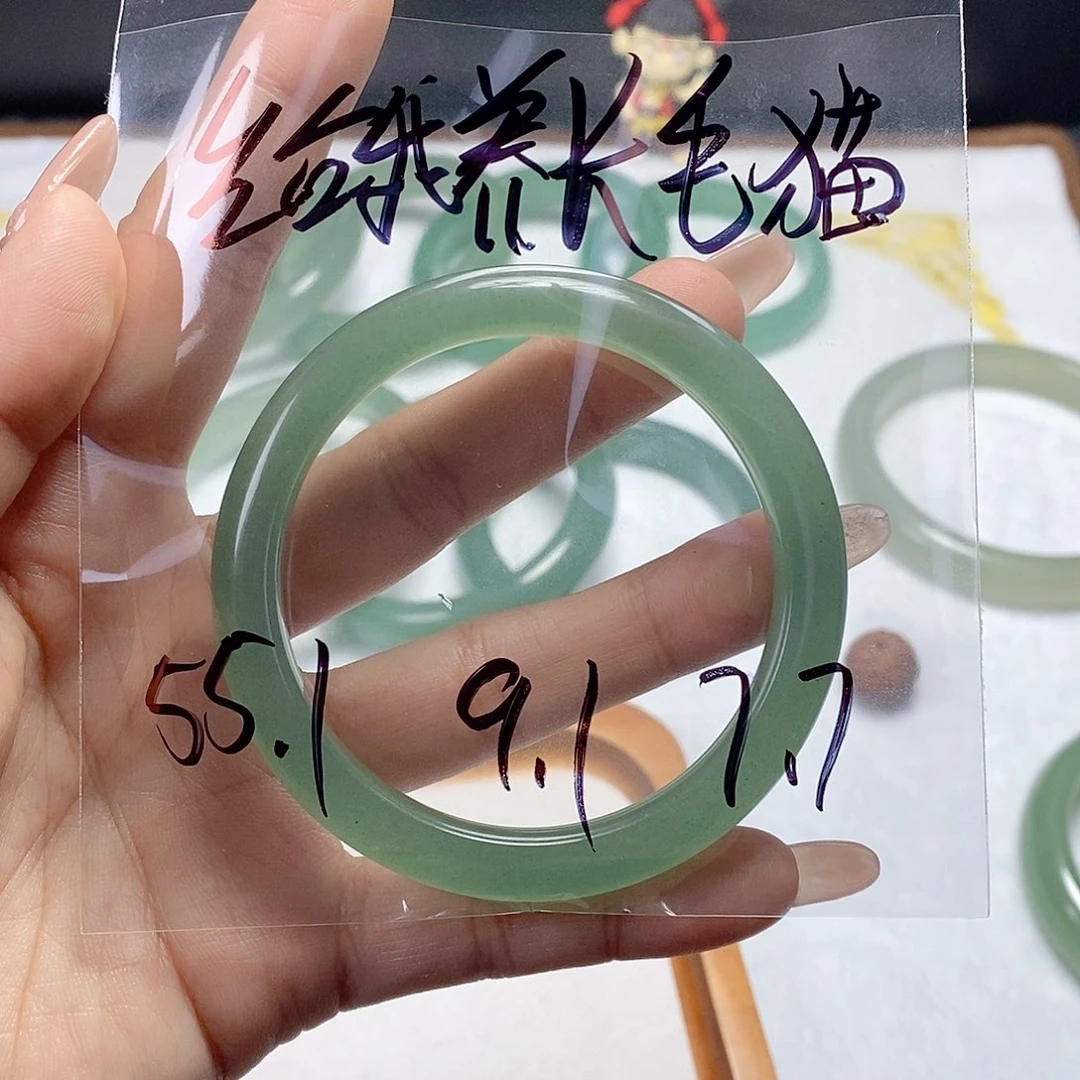 未镶嵌手镯石英岩玉给****！