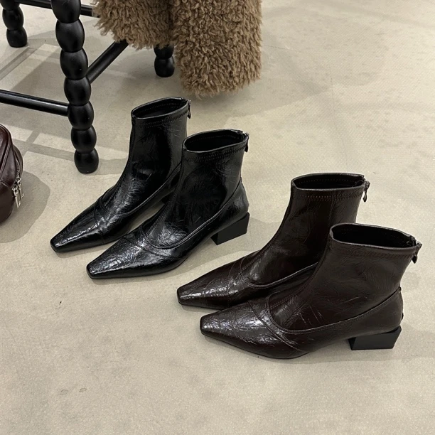 尖头短靴女粗跟百搭2025年新款抓纹设计软皮马丁靴中跟瘦瘦靴女