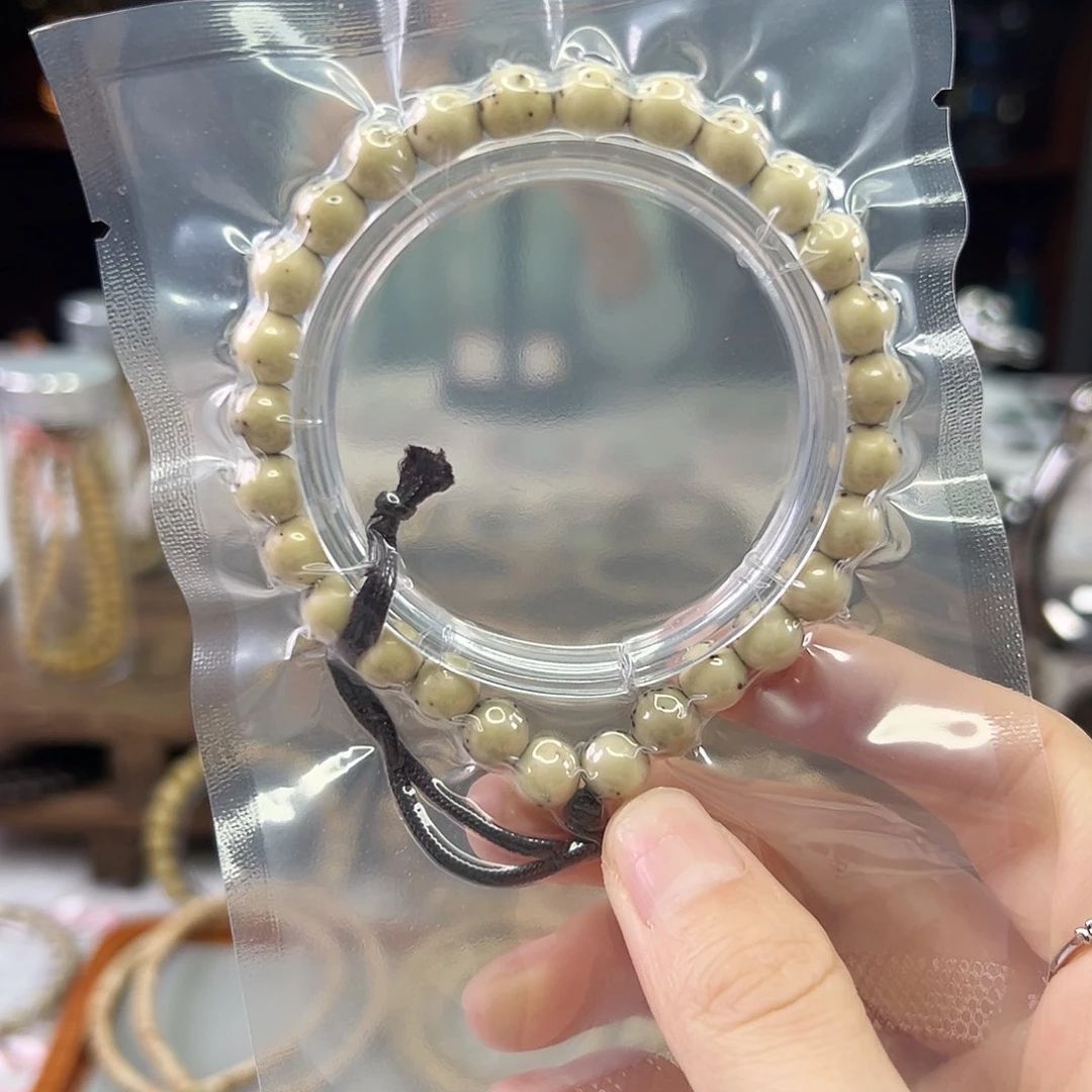 星月菩提吊坠Ll.8小龙蛋 手持 绿背老料针尖星