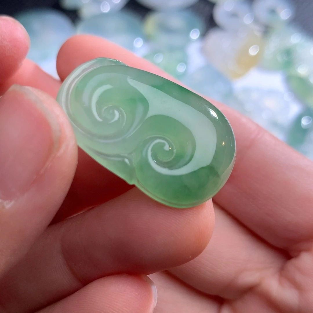 翡翠未镶嵌颈饰缅甸