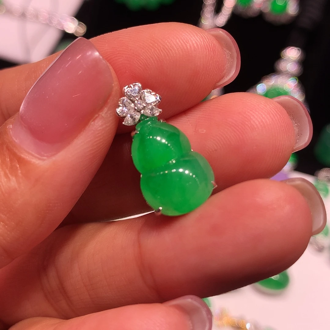 翡翠18K金镶嵌颈饰