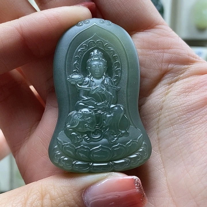 喝***酒和田玉未镶嵌颈饰