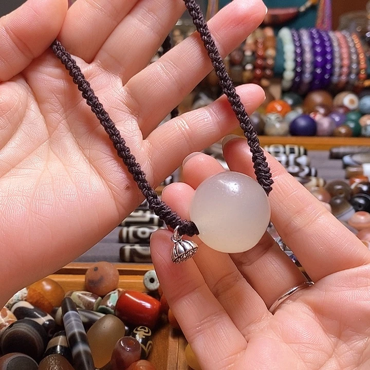 乌***店玛瑙/玉髓未镶嵌颈饰