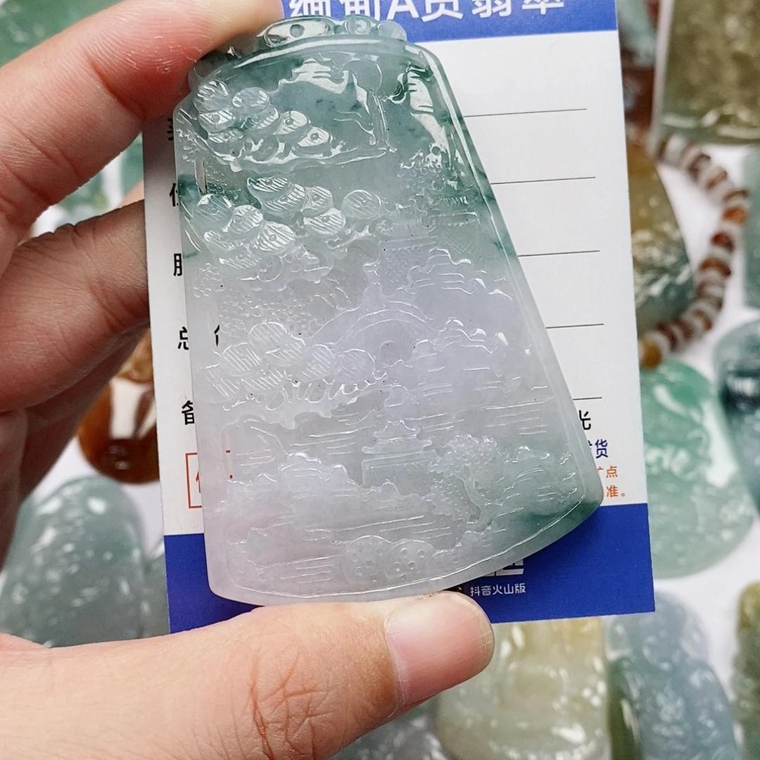 翡翠未镶嵌颈饰山水