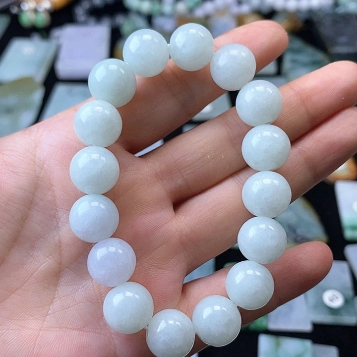 翡翠挂件未镶嵌翡翠的