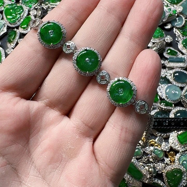 翡翠颈饰未镶嵌天然A货翡翠放漏