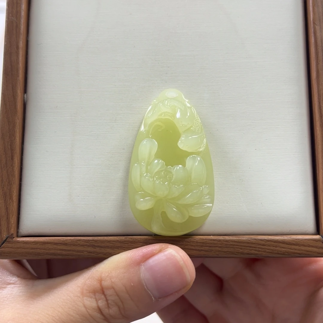 回***秋和田玉未镶嵌颈饰