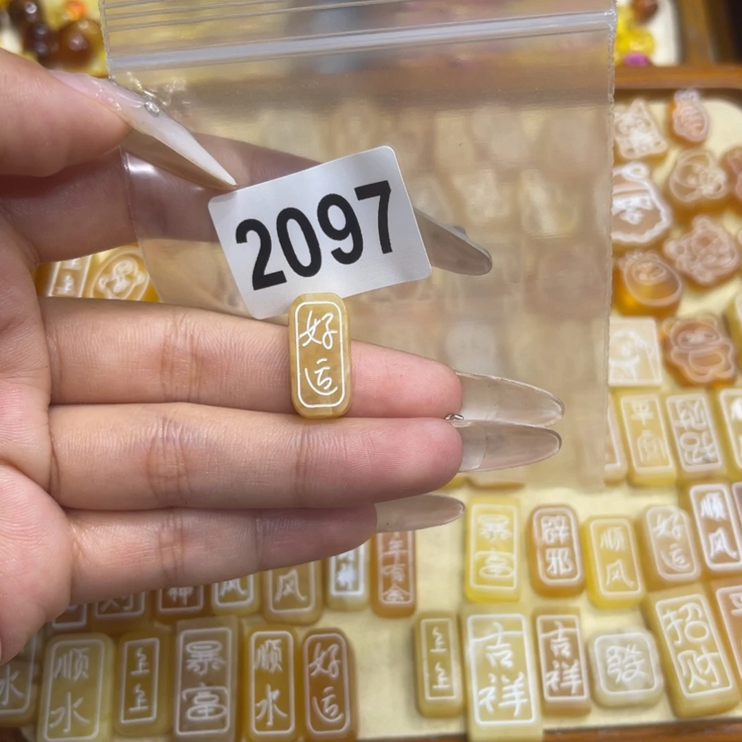 琥珀未镶嵌珠宝奇石