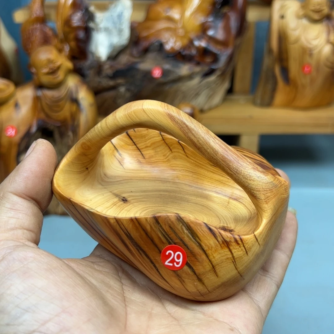 卢***斯木崖柏木摆件手把件
