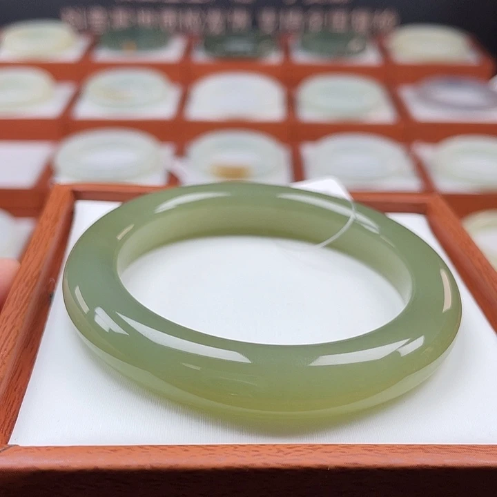 和田玉手镯未镶嵌茶青绿