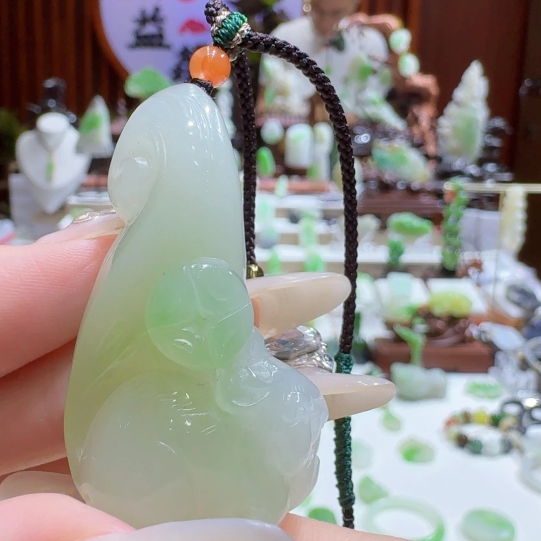 未镶嵌和田玉（翠青玉）挂件翠青鼠来宝