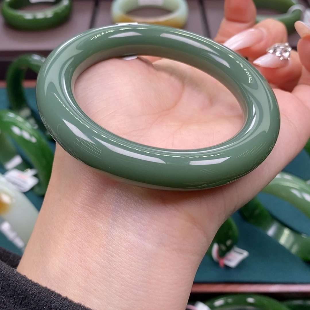 和田玉（碧玉）未镶嵌手镯